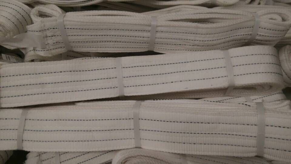 白色吊裝承載時(shí)寬度變化的測定