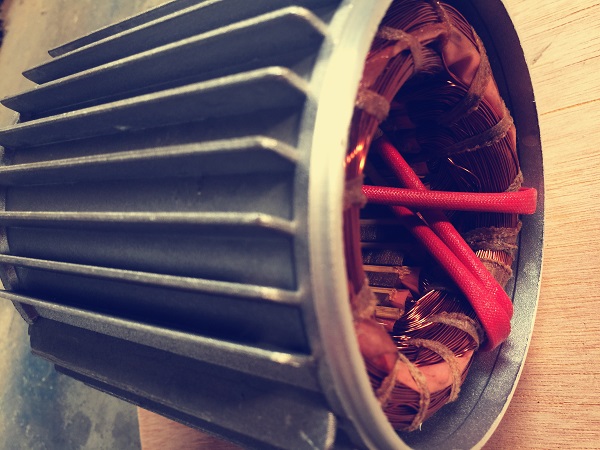 手推式小型攪拌機(jī)電機(jī)內(nèi)部