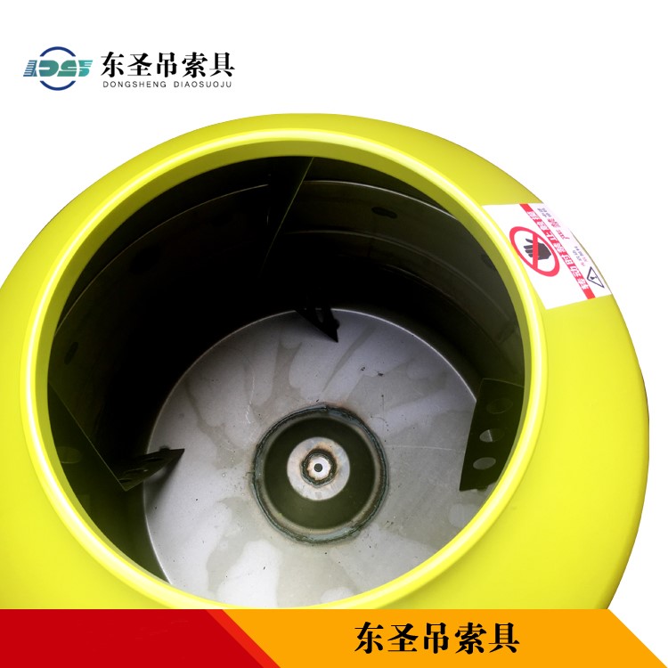 小型滾筒式攪拌機(jī)出料口特寫