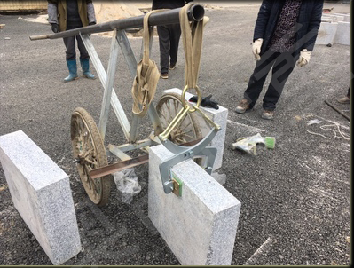 F-12吊環(huán)石材夾具吊裝重物現(xiàn)場(chǎng)--河北東圣吊索具制造有限公司